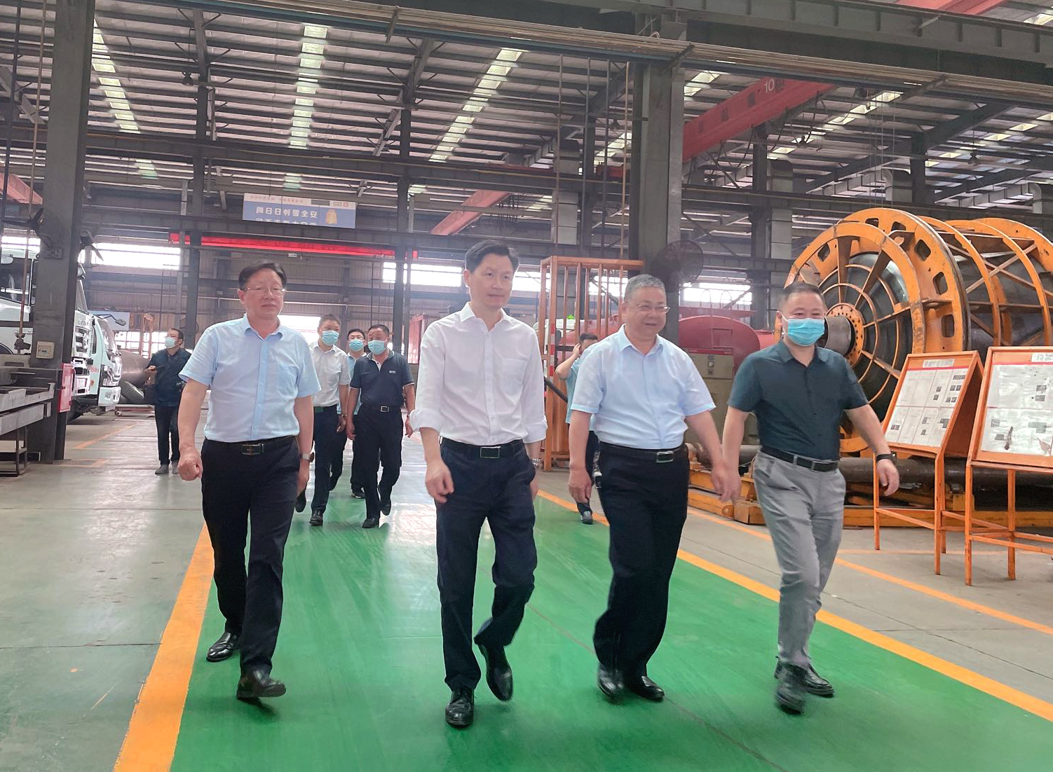 市委常委、常務(wù)副市長(zhǎng)甘國(guó)棟一行蒞臨楚勝汽車(chē)集團(tuán)調(diào)研