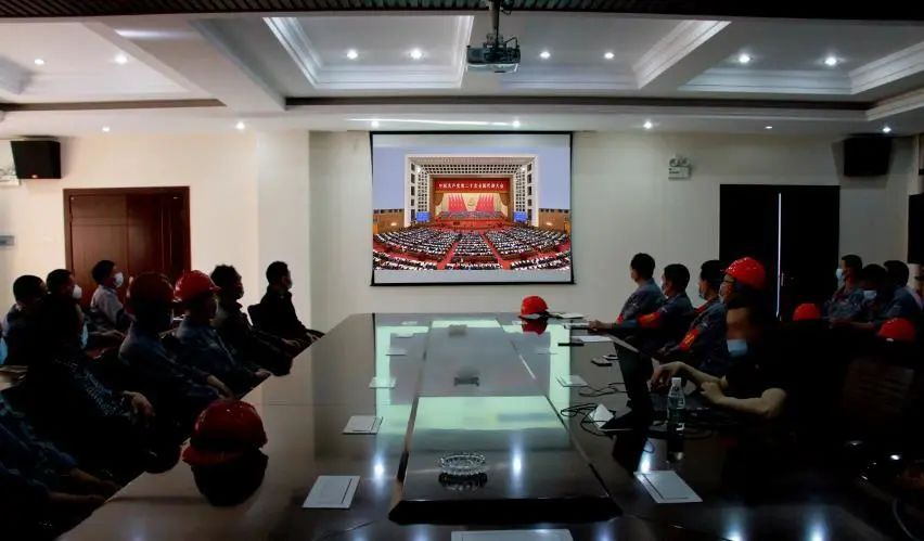 學(xué)習(xí)二十大、永遠(yuǎn)跟黨走、奮進(jìn)新征程！楚勝集團(tuán)組織全體